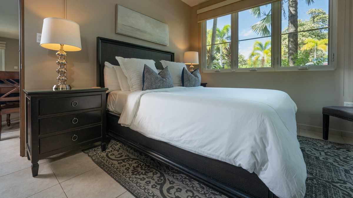 King bedroom in white and ocean blue